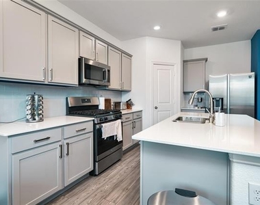 635 Beltrand Lane - Photo Thumbnail 3