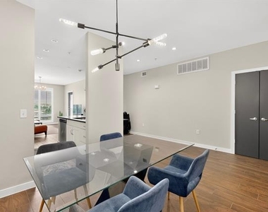 5609 Smu Boulevard - Photo Thumbnail 6