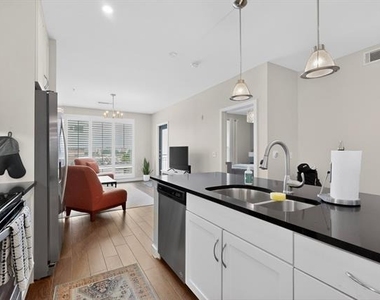 5609 Smu Boulevard - Photo Thumbnail 9