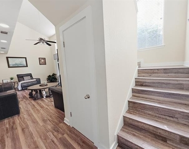 4402 Holland Avenue - Photo Thumbnail 2