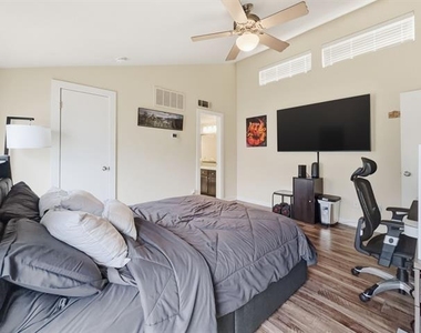 4402 Holland Avenue - Photo Thumbnail 20