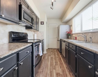 4402 Holland Avenue - Photo Thumbnail 9