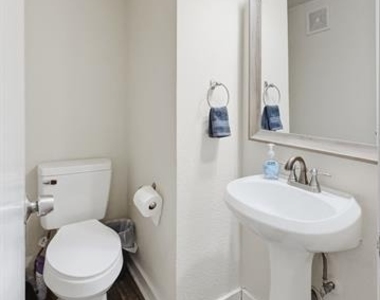 4402 Holland Avenue - Photo Thumbnail 11