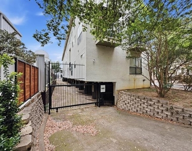 4402 Holland Avenue - Photo Thumbnail 23