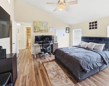 4402 Holland Avenue - Photo Thumbnail 17