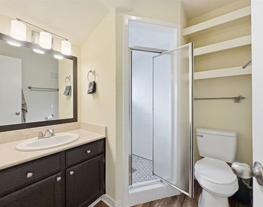 4402 Holland Avenue - Photo Thumbnail 15