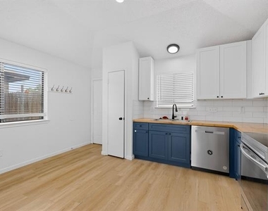 312 Cole Street - Photo Thumbnail 10