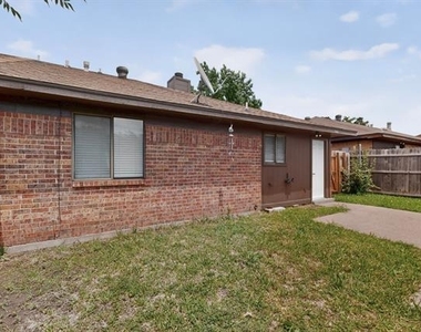 312 Cole Street - Photo Thumbnail 28