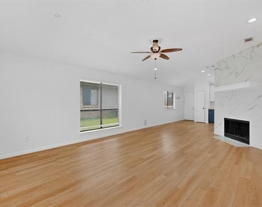 312 Cole Street - Photo Thumbnail 7