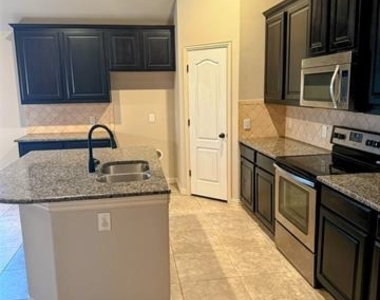 236 Archer Way - Photo Thumbnail 8