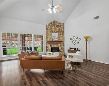 800 Texana Drive - Photo Thumbnail 3