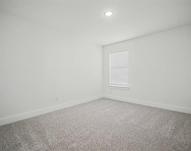 3163 Karen Street - Photo Thumbnail 15