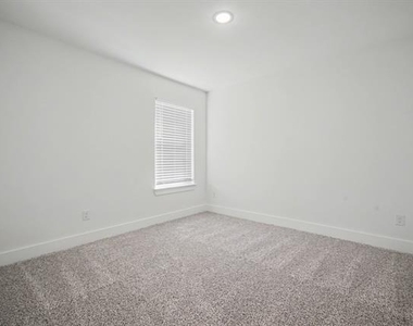 3163 Karen Street - Photo Thumbnail 12