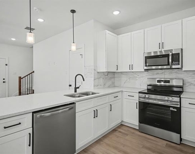 3163 Karen Street - Photo Thumbnail 4