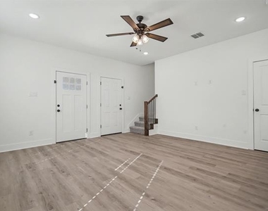 3163 Karen Street - Photo Thumbnail 2