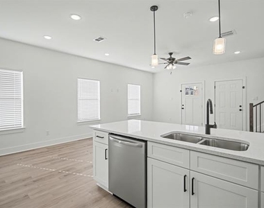 3163 Karen Street - Photo Thumbnail 6