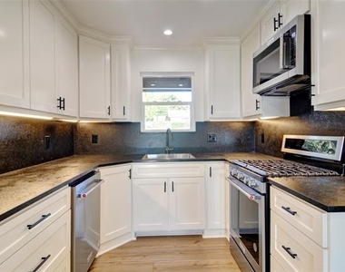 5549 Sam Calloway Road - Photo Thumbnail 9