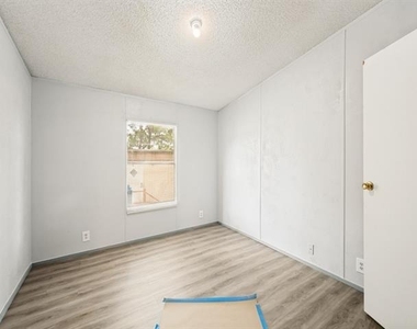 6205 N Highland Circle - Photo Thumbnail 10