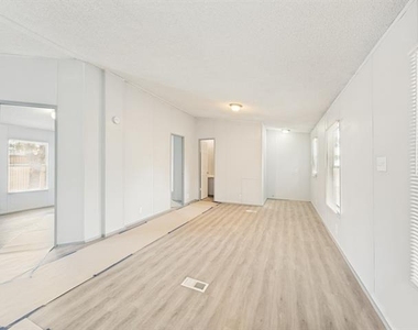 6205 N Highland Circle - Photo Thumbnail 4