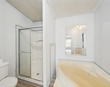 6205 N Highland Circle - Photo Thumbnail 9