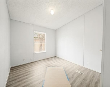 6205 N Highland Circle - Photo Thumbnail 3