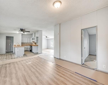 6205 N Highland Circle - Photo Thumbnail 6