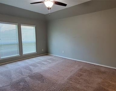929 Lake Woodland Drive - Photo Thumbnail 12