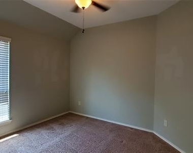 929 Lake Woodland Drive - Photo Thumbnail 8