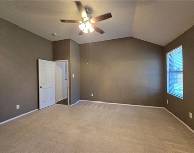 5750 Crestwood Drive - Photo Thumbnail 10