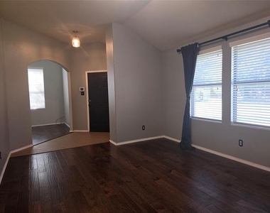 5750 Crestwood Drive - Photo Thumbnail 4