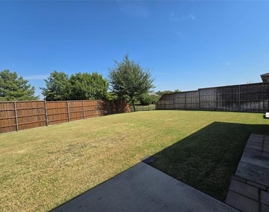5750 Crestwood Drive - Photo Thumbnail 18