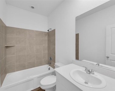 8425 Honeylocust Street - Photo Thumbnail 16