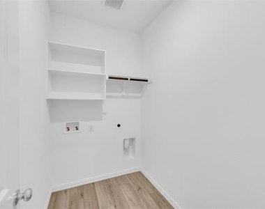 8425 Honeylocust Street - Photo Thumbnail 19