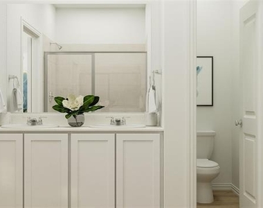8425 Honeylocust Street - Photo Thumbnail 12
