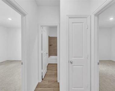 8425 Honeylocust Street - Photo Thumbnail 14