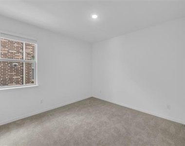 8425 Honeylocust Street - Photo Thumbnail 18