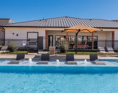 2551 N Guadalupe Street - Photo Thumbnail 19