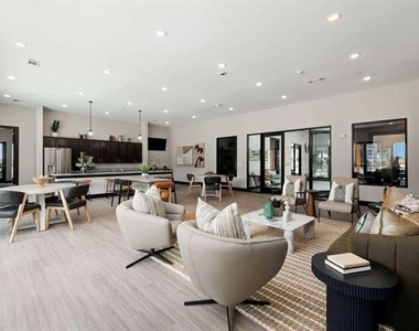 2551 N Guadalupe Street - Photo Thumbnail 14