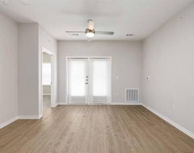 2551 N Guadalupe Street - Photo Thumbnail 8