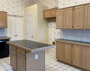 1409 Burlington Drive - Photo Thumbnail 4