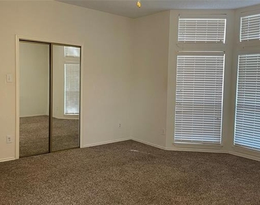 1409 Burlington Drive - Photo Thumbnail 8