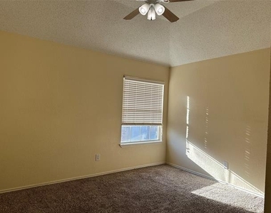 1409 Burlington Drive - Photo Thumbnail 10