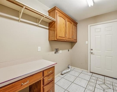 2700 Solar Court - Photo Thumbnail 13
