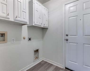 312 Stanford - Photo Thumbnail 14