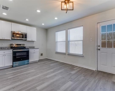 312 Stanford - Photo Thumbnail 21