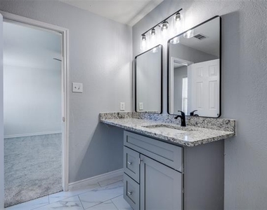 312 Stanford - Photo Thumbnail 8