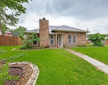829 Broadmoor Drive - Photo Thumbnail 19