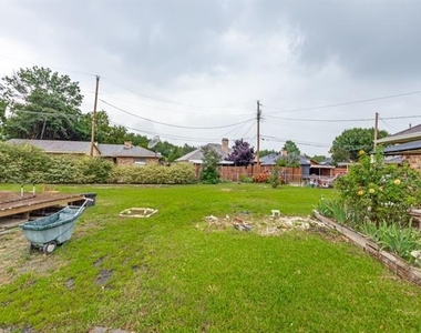 829 Broadmoor Drive - Photo Thumbnail 18