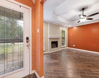 829 Broadmoor Drive - Photo Thumbnail 2