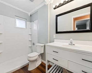 829 Broadmoor Drive - Photo Thumbnail 16